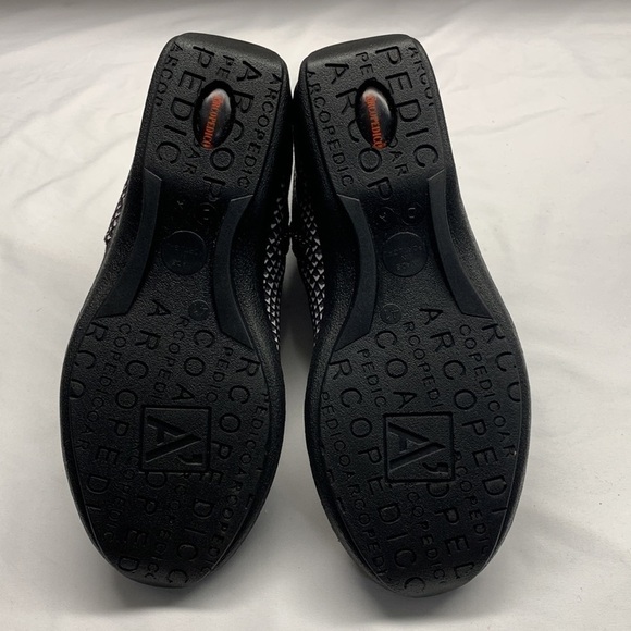 A’rcopedico Low Wedge Ankle Booties Side Zipper Size 41 Black and White - Picture 9 of 14